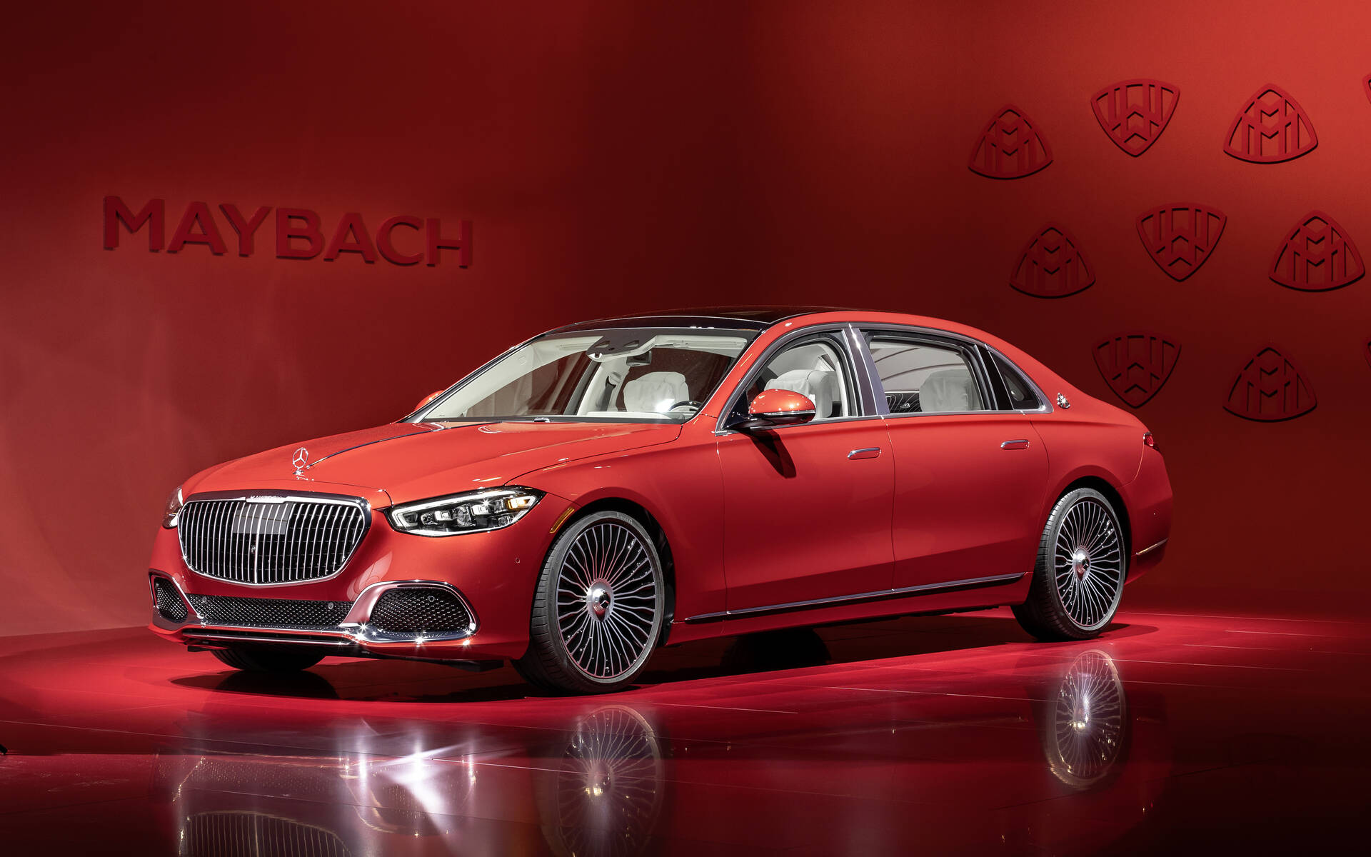 Detailing automobile premium - Mercedes Maybach