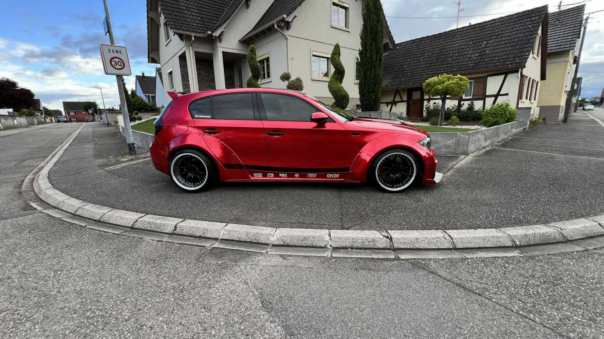 BMW E87 La Rebelle - Vue de profil